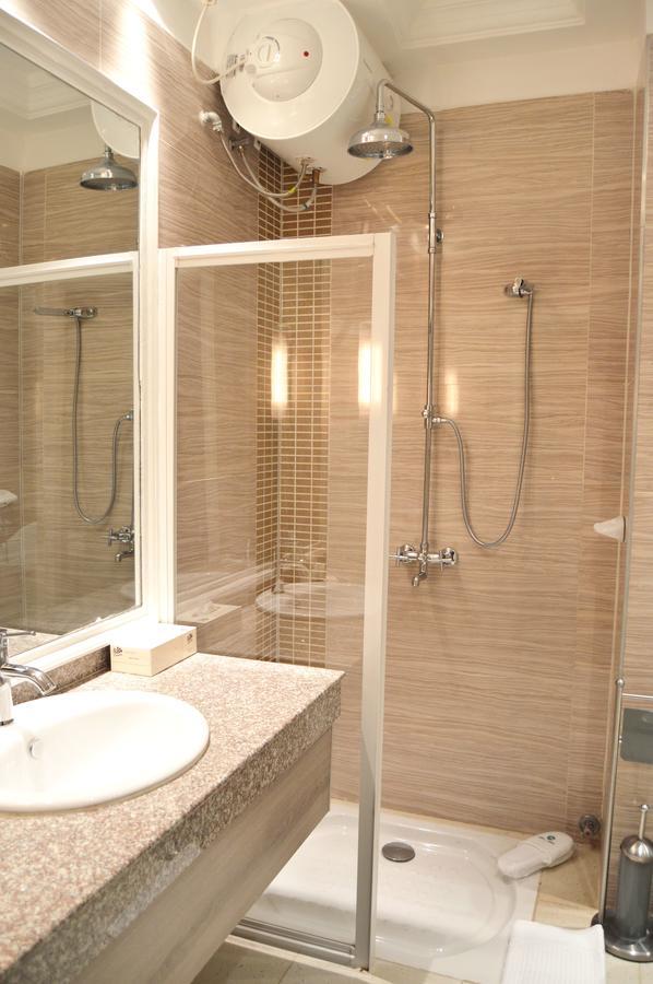 Leon Hotel Kinshasa Luaran gambar