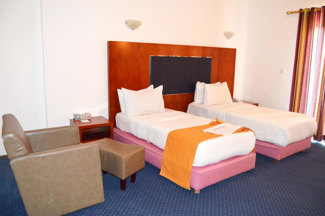 Leon Hotel Kinshasa Bilik gambar