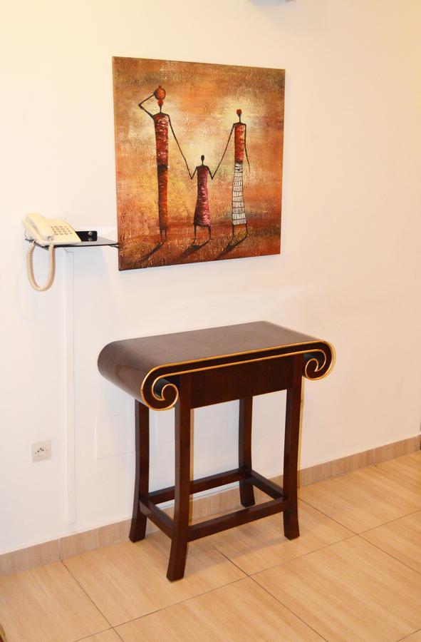Leon Hotel Kinshasa Luaran gambar