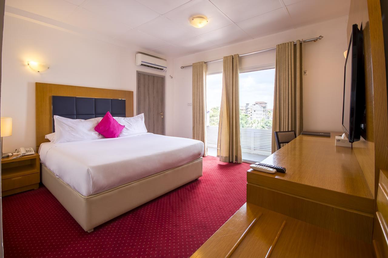 Leon Hotel Kinshasa Luaran gambar