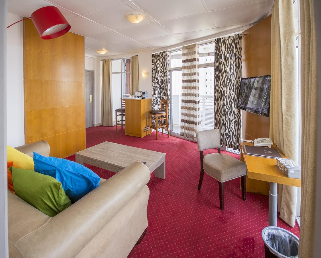 Leon Hotel Kinshasa Luaran gambar